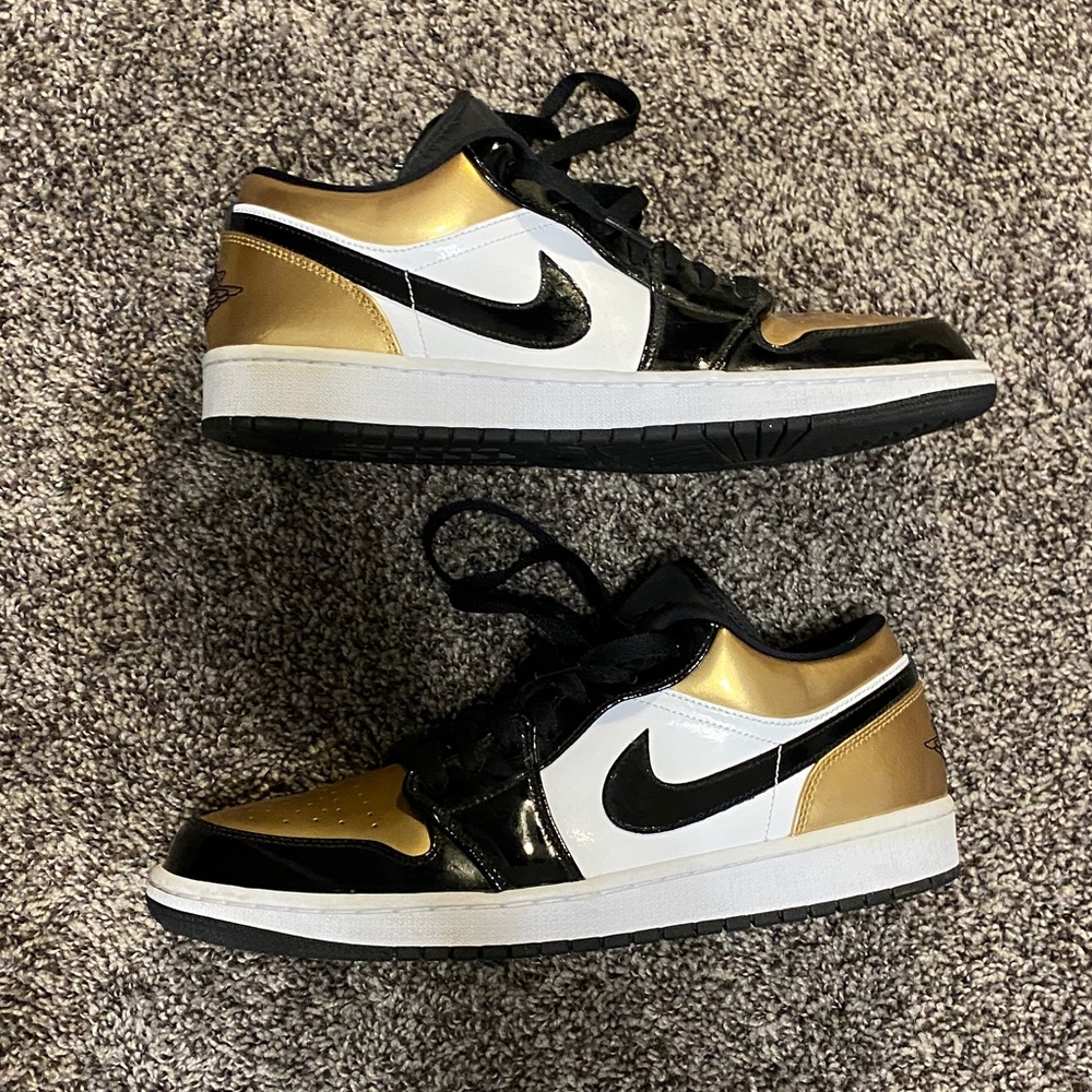 Air Jordan 1 Low Gold Toe